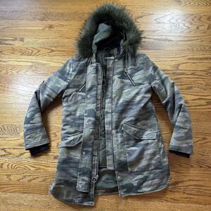 Express Camo‎ Jacket Woman’s XS Hooded Faux Fur Winter Full Zip